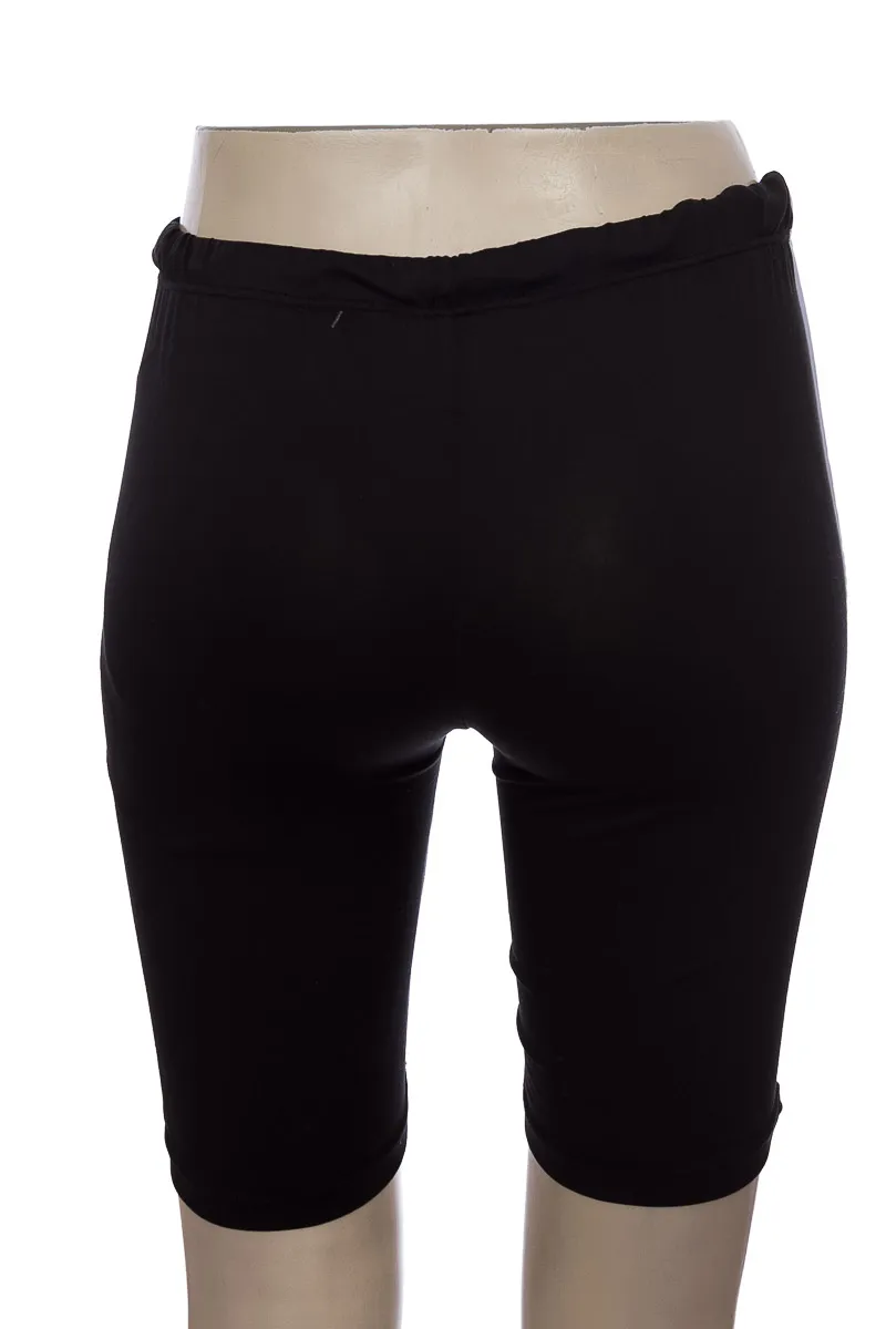 ROPA DEPORTIVA COLOR NEGRO  CLOSEANDO